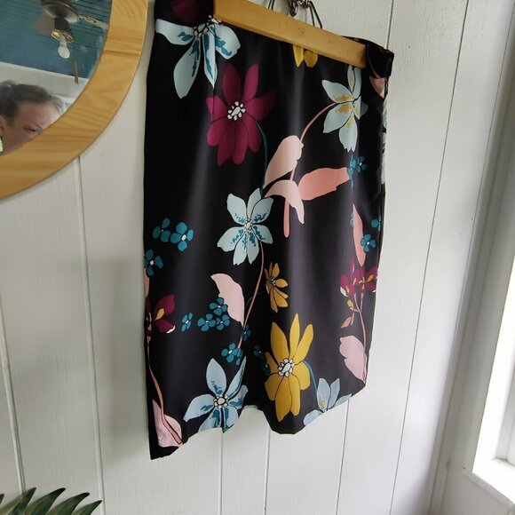 Skirt, in a large print Floral by Who What Wear, Totally in tune for a cruise. M - Picture 1 of 8